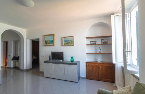 Le Grazie Apartamento | Le Grazie 2 bedroom sea view apartment