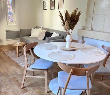 Chinon Apartamento | Le Jeanne, appartement en duplex proche forteresse et centre ville