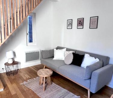 Chinon Apartamento | Le Jeanne, appartement en duplex proche forteresse et centre ville