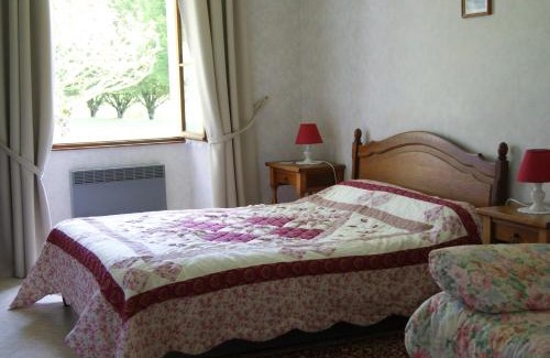 Henrichemont Cama Y Desayuno | Le lac aux fées