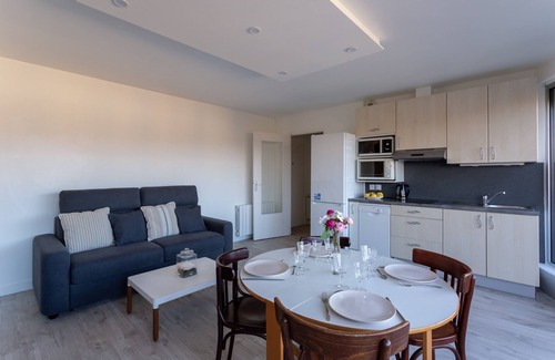 Mayenne Apartamento | Le Mancini - Appt 1 chambre avec Parking et Terrasse