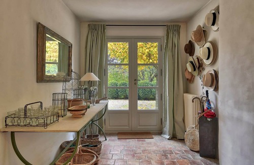 Cadenet Casa | “Le Mas des Oliviers: Authentic Provençal spirit”