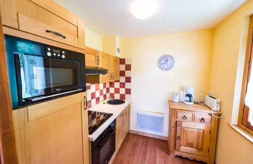 Monetier-les-Bains Apartamento | Le Monétier les Bains: 55m2 Montagnard-style apartment in large chalet