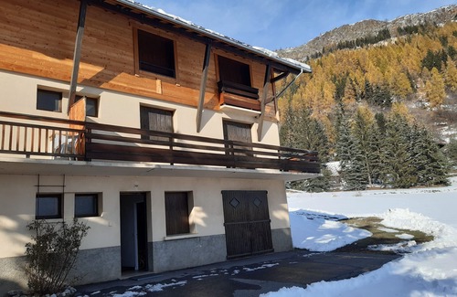Monetier-les-Bains Apartamento | Le Monétier les Bains: 55m2 Montagnard-style apartment in large chalet