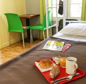 Clignancourt Hostal | Le Montclair Montmartre by River