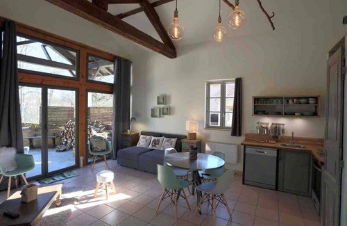 Pont-d'Ain Apartamento | nid des écureuils-Apartamento-Baño privado con ducha