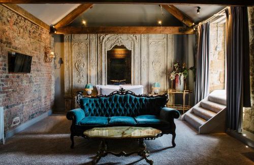 Otterburn Hotel | Le Petit Chateau & William de Percy