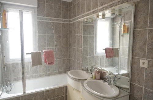 Saint-Serge Apartamento | Le Pompidou T2 pour 2 à 4 pers avec parking privé & balcon Place Ney