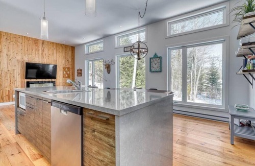 Sainte-Emelie-de-L'Energie Chalet De Esquí | Le Requin Skieur -Waterfront & Spa