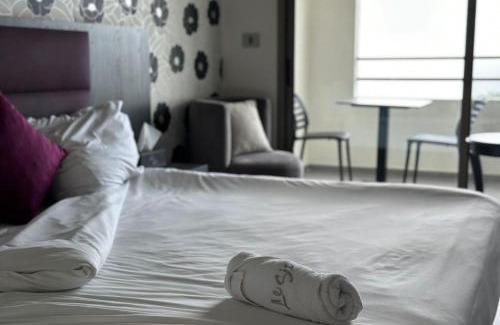 Batroun Complejo | Le Six Hotel And Resort