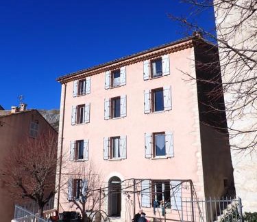 Coursegoules Apartamento | Le studio côté chapelle