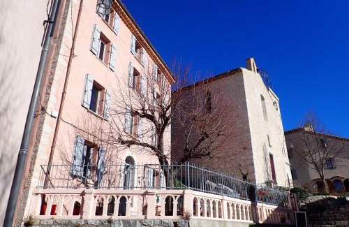 Coursegoules Apartamento | Le studio côté chapelle