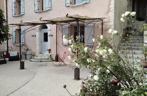 Coursegoules Apartamento | Le studio côté chapelle