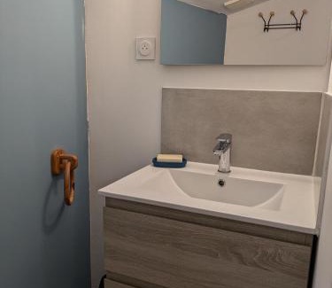 Oradour-Saint-Genest Apartamento | Le studio du Sabotier