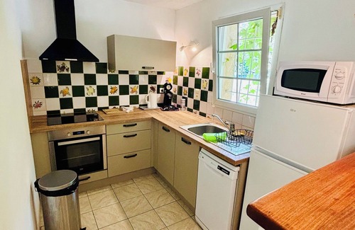 Moustiers-Sainte-Marie Condominio | LE THYM house 500 meters from the village with private parking.