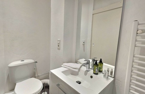 Sainte-Savine Apartamento | The Village - Terrace Apartment Near the train station