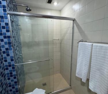 Leblon Apartamento | Leblon - Flat 16 andar Vista do Mar, Piscina, Sauna, Academia e Garagem - True Rio