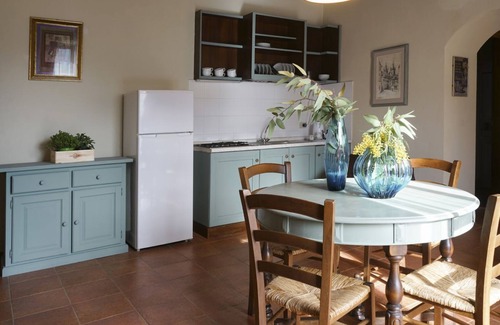 Fornaci Apartamento | Elegante apartamento con piscina cerca del mar