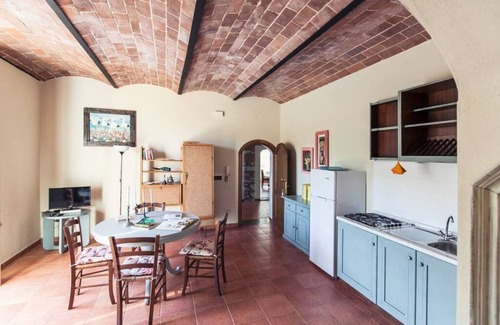 Fornaci Apartamento | Elegante apartamento con piscina cerca del mar