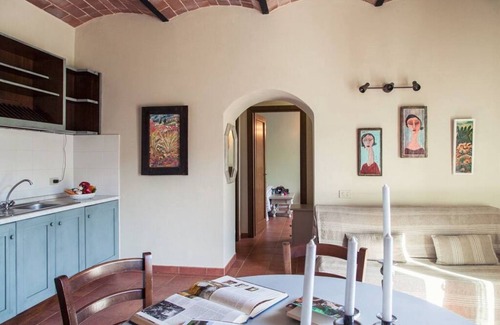 Fornaci Apartamento | Elegante apartamento con piscina cerca del mar