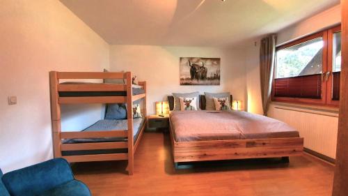 Pinswang Apartamento | LECHUFER, 80m2, Haushälfte mit privatem Eingang, Kaminofen, Terrasse, Garten