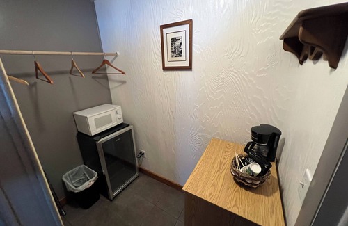 Wilmington Hotel | Ledgerock at Whiteface - King Room