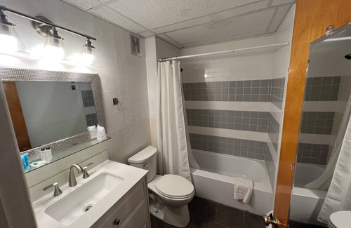 Wilmington Hotel | Ledgerock at Whiteface - King Room