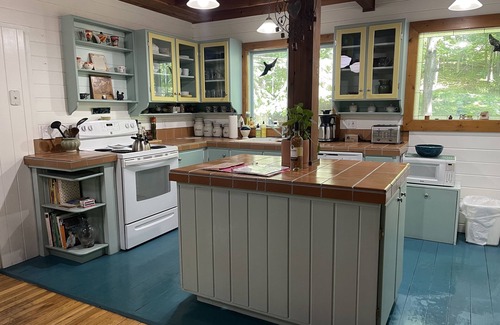 Empire Cabina | Leelanau County Retreat - 7 miles to Glen Arbor