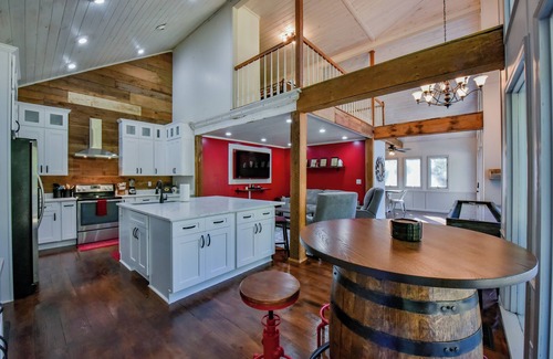 Duncanville Casa | Legends Lodge: A woodland retreat near University of Alabama!