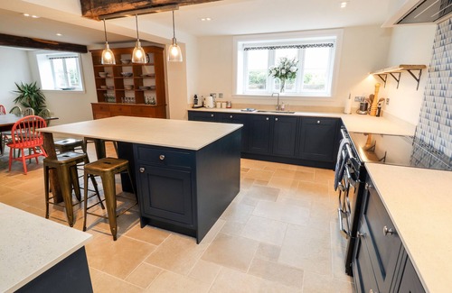 Knutsford Cabaña | LEGH OAKS FARM, pet friendly, luxury holiday cottage in Knutsford