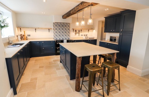 Knutsford Cabaña | LEGH OAKS FARM, pet friendly, luxury holiday cottage in Knutsford