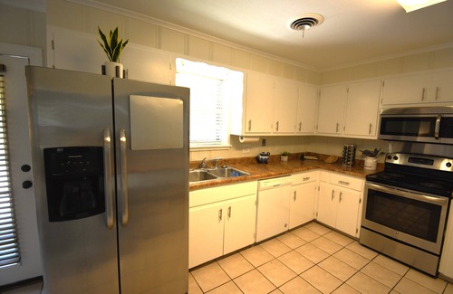 Tupelo Casa | Leighton Rambler! In town close to restaurants, shopping, and parks.