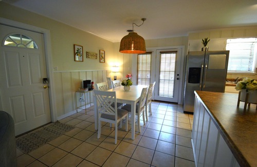 Tupelo Casa | Leighton Rambler! In town close to restaurants, shopping, and parks.