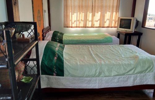 K. Fao Rai Cama Y Desayuno | Lek's Issan Home and Travel