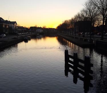 Sneek Cama Y Desayuno | Lekkerwegbijleeuwen, 1 minuut naar hartje centrum