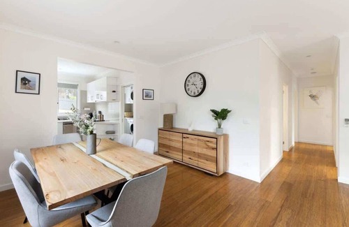 Myrtleford Casa | Lemon & Myrtle Cottage - Stunning and Cosy