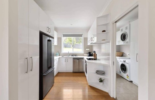 Myrtleford Casa | Lemon & Myrtle Cottage - Stunning and Cosy