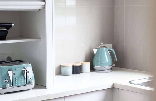 Myrtleford Casa | Lemon & Myrtle Cottage - Stunning and Cosy