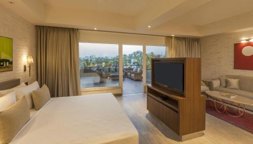 Central Pune Hotel | Lemon Tree Premier City Center Pune