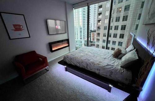 North Buckhead Apartamento | Lenox Mall High Rise - City View & Unique Decor