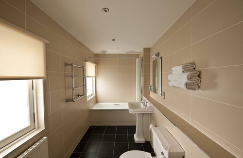 Almondbank Hotel | Leonardo Boutique Huntingtower Perth