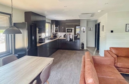 Looe Cabina | Lerryn Lodge with outdoor bath (2 bedroom)