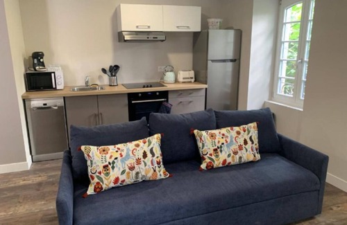 Sauveterre-de-Bearn Apartamento | Les Anges Béarnais apartment, located in a medieval village