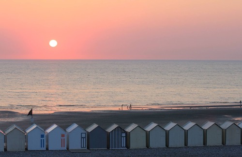 Cayeux-sur-Mer Apartamento | Apartamento Les Asters frente al mar con balcón terraza.