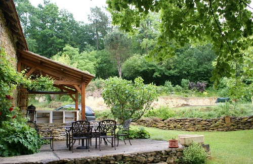 Saint-Pompont Casa | Les Brandes - Two delightful stone cottages, with huge garden and private pool.