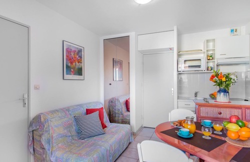 Miramar Apartamento | Les Canoubiers III by Interhome