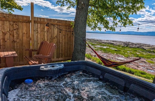 Cap-Saint-Ignace Chalet De Esquí | Les Chalets Bleus - Traditional chalet by the river banks - Cottage 9