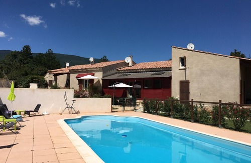 Chateauneuf-Val-Saint-Donat Casa | Les Papillons, apartamento / casa, ¡un verdadero capullo para dos amantes!