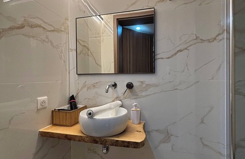 Rochesson Casa | Les Framboisiers: shared spa and pool, playground, 6p