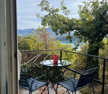 Sainte-Croix-du-Verdon Apartamento | Les Gites du Verdon, côté lac (studio et T2)